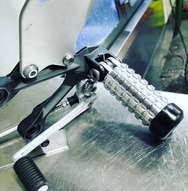 Impaktech Fat Pegs stuntbike front pegs replacement pegs zx6r 636 f4i 600rr gsxr r6 r1