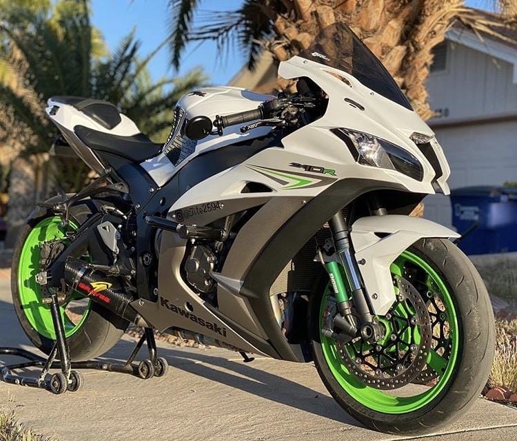 Kawasaki ZX10R race rails by Racing 905 race armor
