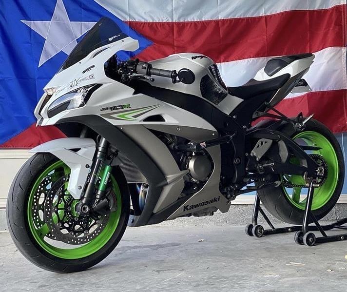 Kawasaki ZX10R left side race rails by Racing 905