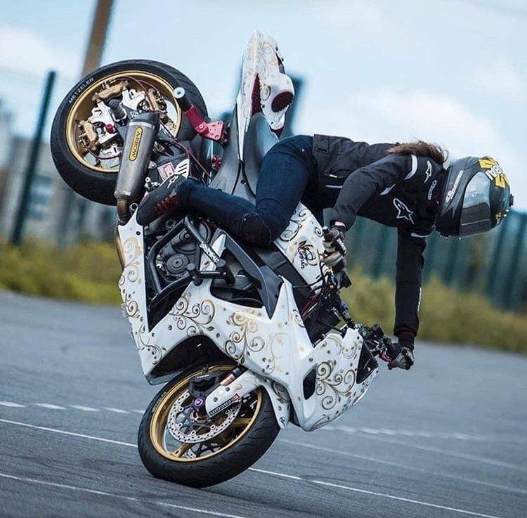 Sarah Lezito stunts GSXR 600 Suzuki Impaktech cage