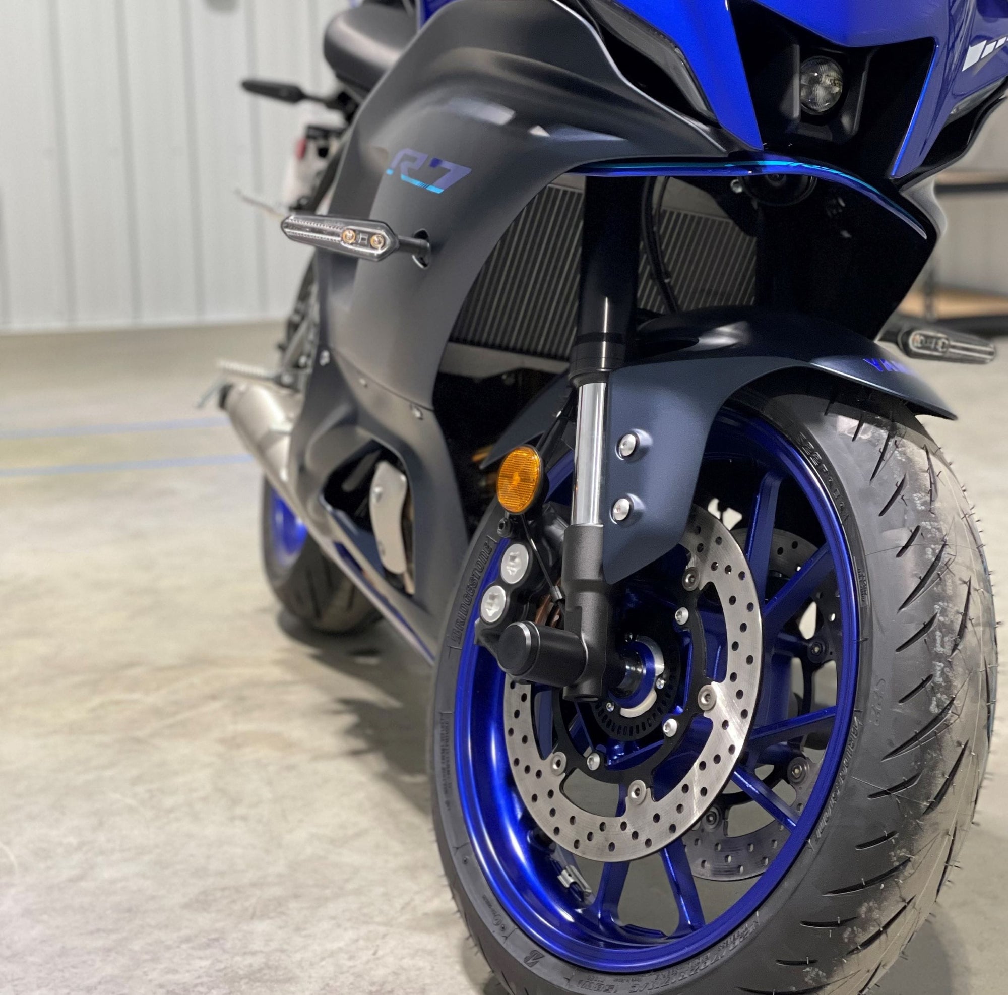 Yamaha R7 stunt parts axle sliders