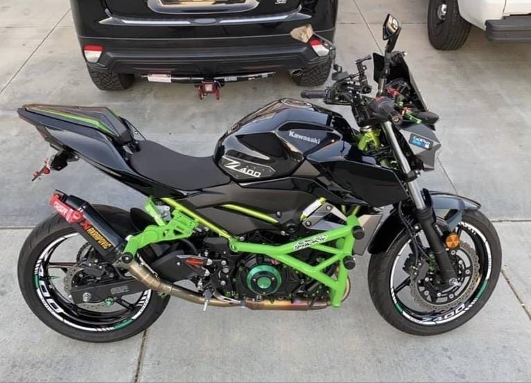 Kawasaki Z400 subcage rear stunt pegs