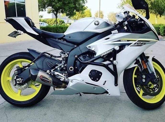 Yamaha R6 cage crash cage yellow rim black and white R6 YZF Impaktech shorty muffler exhaust