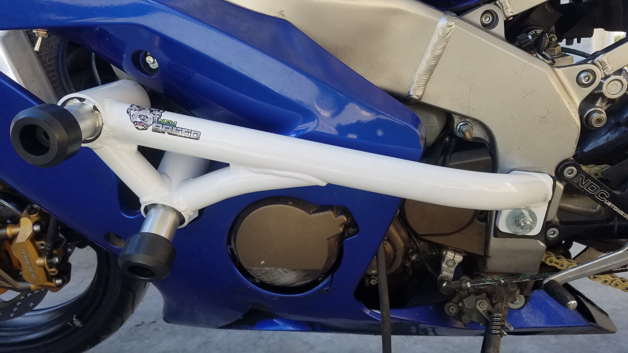 White cage on blue Kawasaki zx6r 636