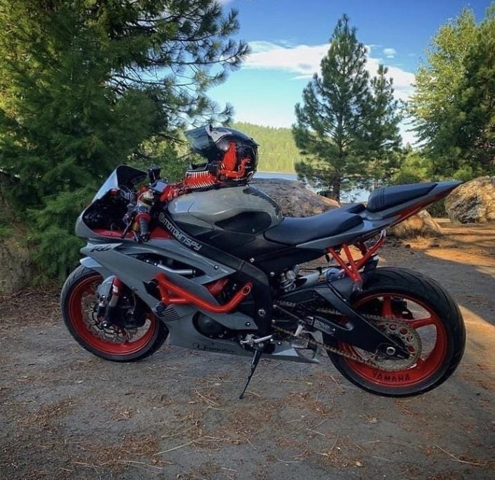 Yamaha R6 race rails by Impaktech red and gray